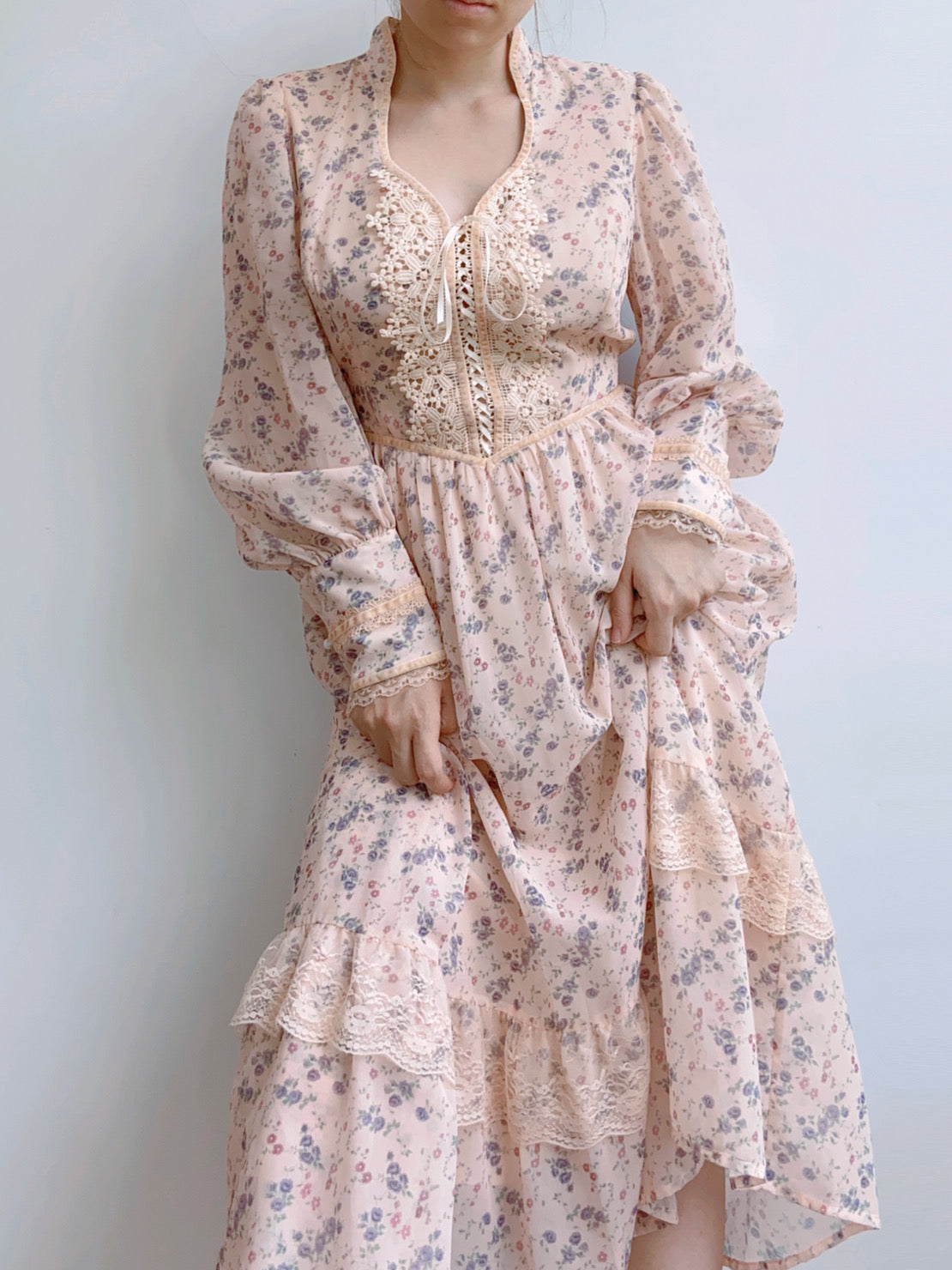 【極美品✨】Winter Floral Long-sleeve Dress Women Printed Dress V Neck Long Sleeve A Line Mid Rise Tie