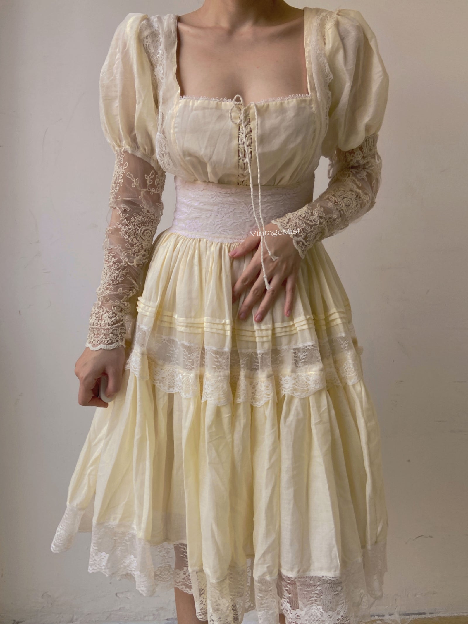 Lace Leg-of-Mutton Sleeve Pleated Midi Dress - Light Yellow 