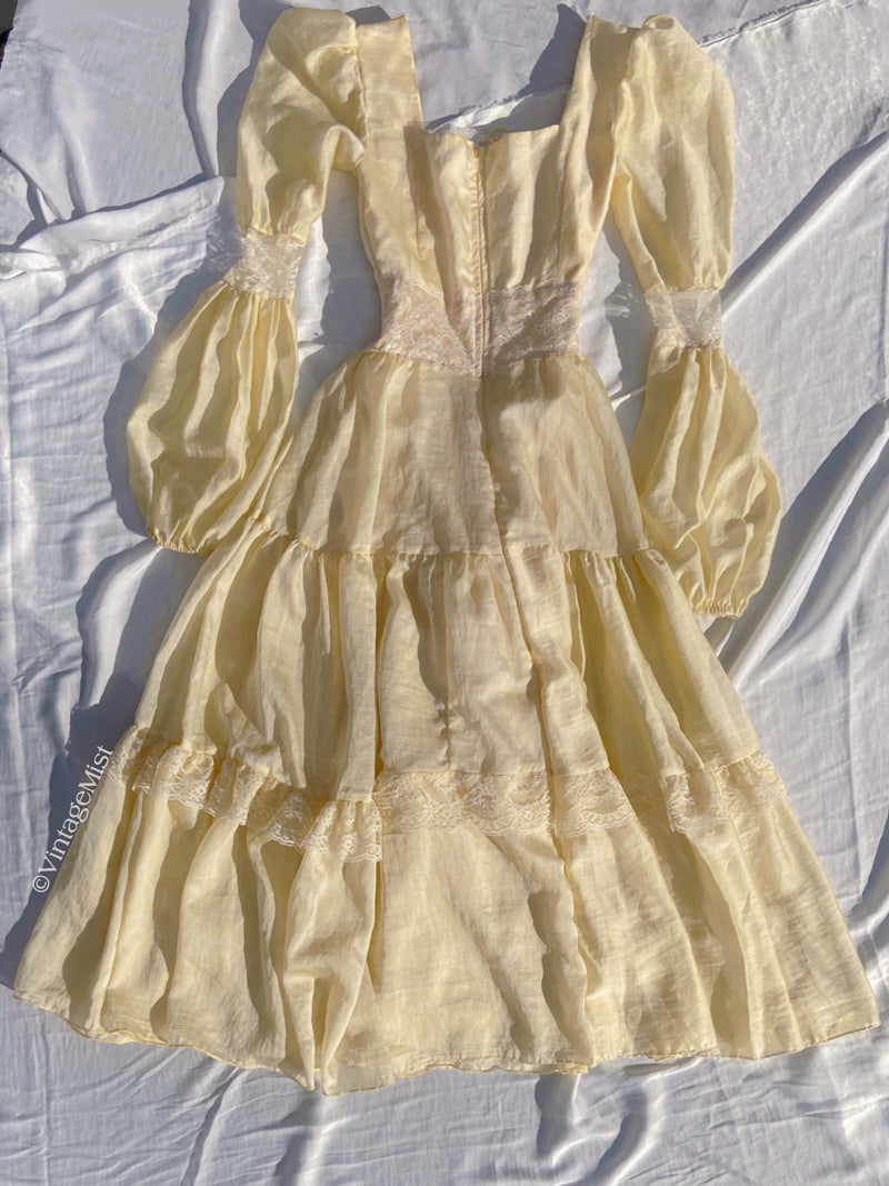 Vintage Lace Square Neck Long Sleeve Pleated Dress Cream | VintageMist