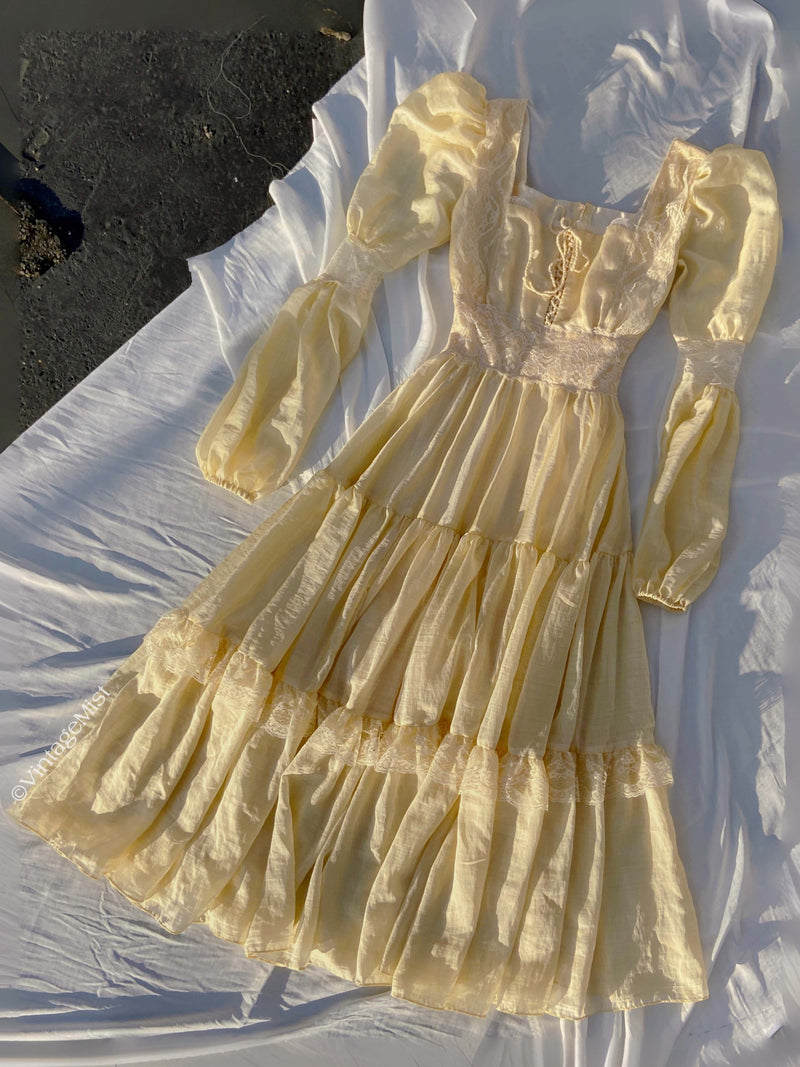 Vintage Lace Square Neck Long Sleeve Pleated Dress Cream | VintageMist
