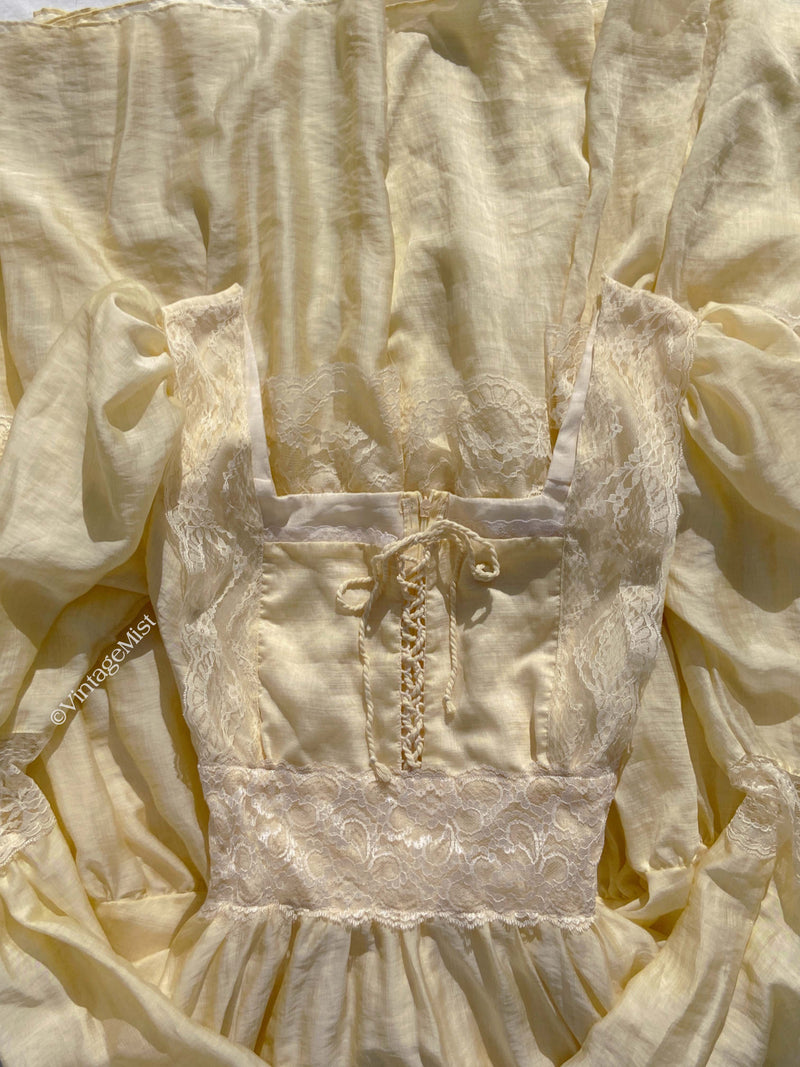 Vintage Lace Square Neck Long Sleeve Pleated Dress Cream | VintageMist
