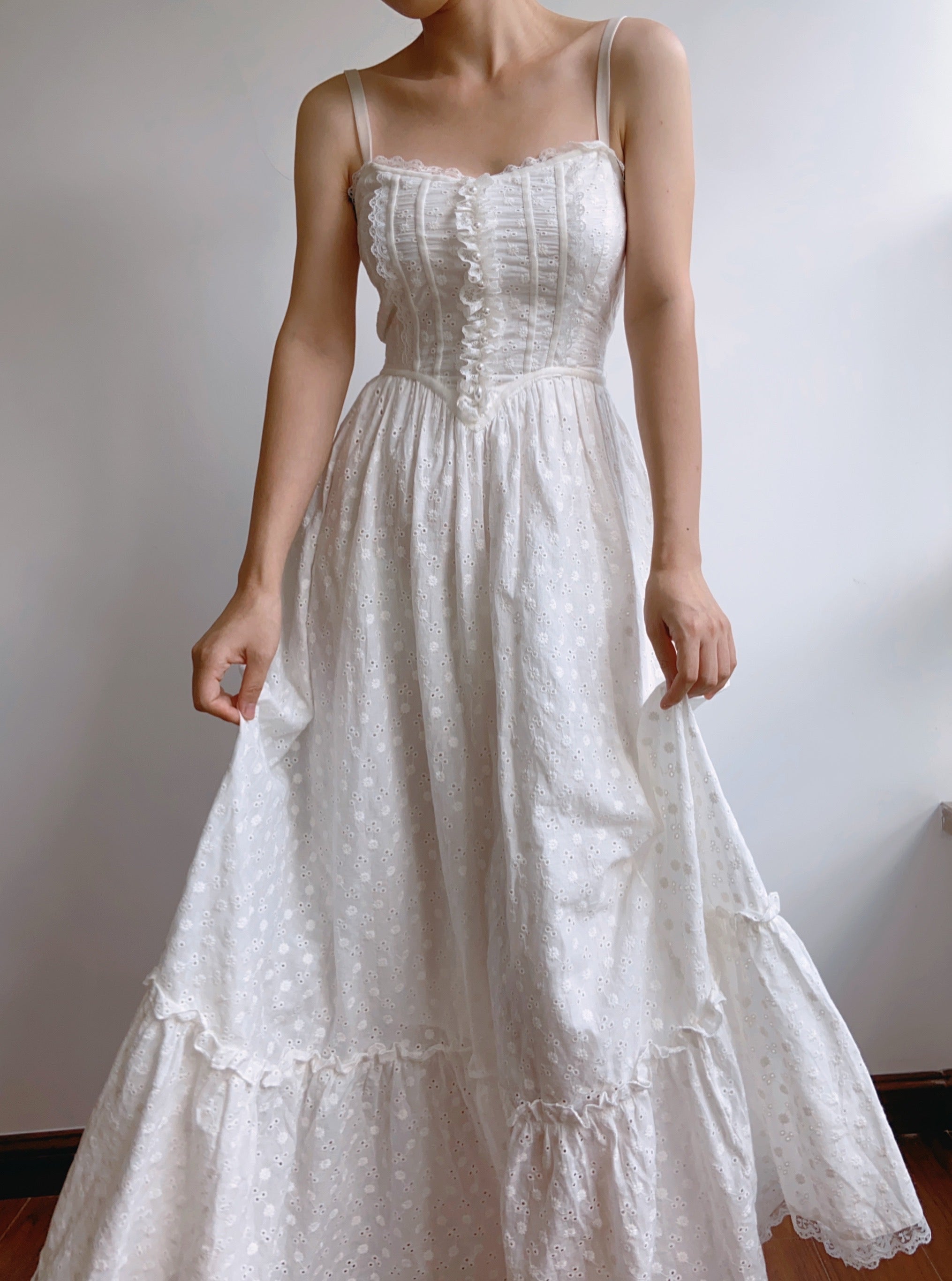 【美品】MARGA EYELET LACE DRESS ワンピース　ホワイト Endless Love in Lace Tiered Dress – Everyday Chic Boutique